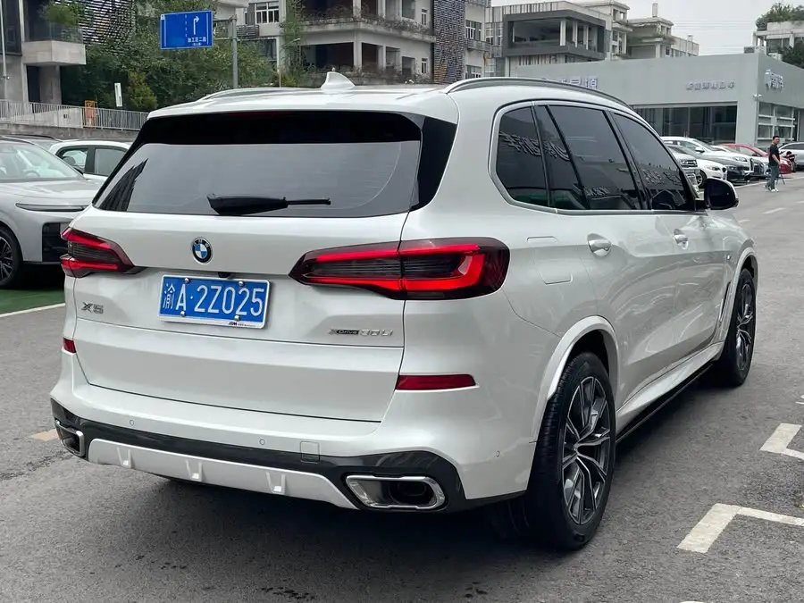 بي إم دبليو X5 2022 xDrive 30Li حزمة M الرياضية المتميزة