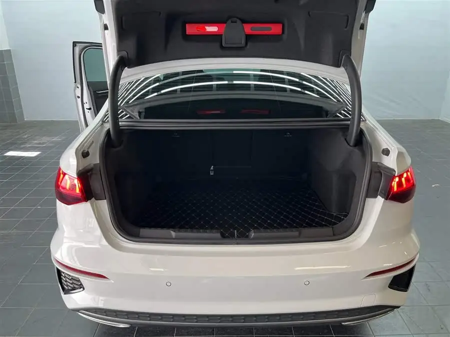 أودي A3 طراز 2023 A3L ليموزين 35 TFSI طراز رياضي عصري