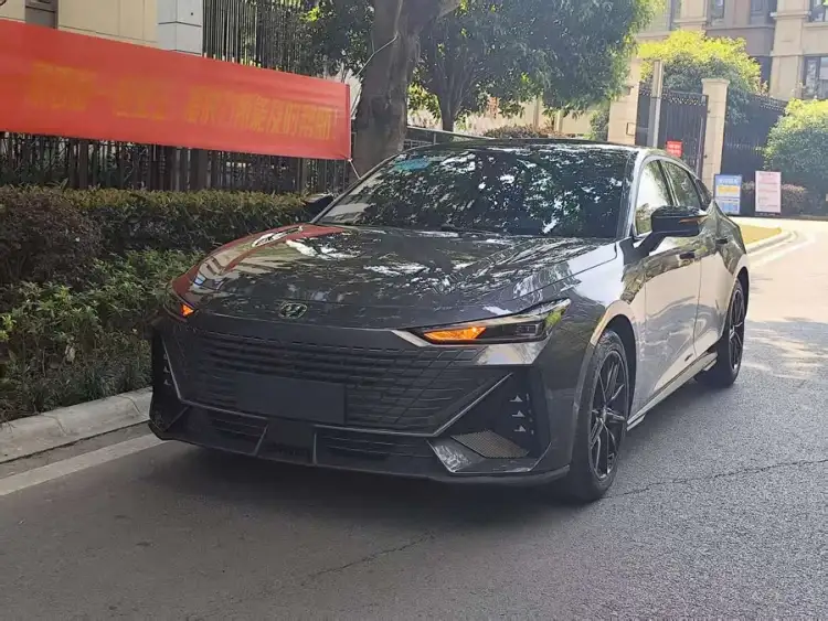 Changan UNI-V 2023 1.5T Premium