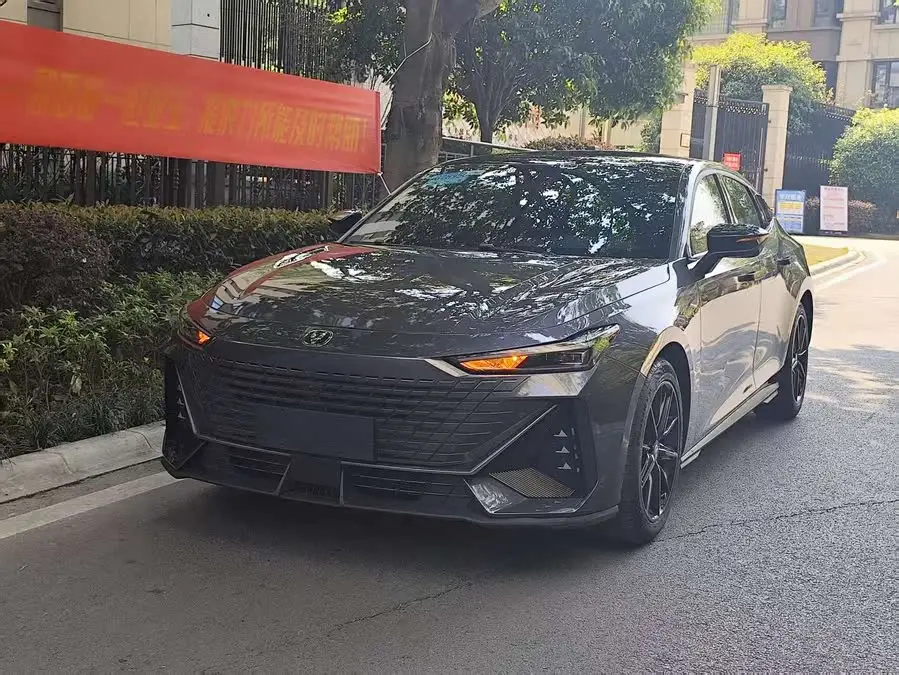 تشانجان UNI-V 2023 1.5T البريميوم