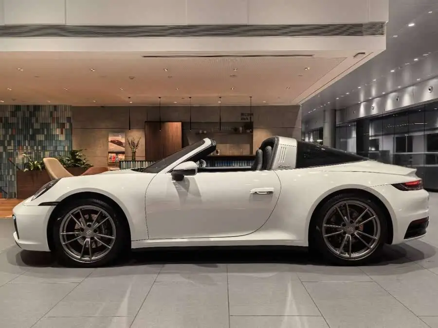 بورش 911 طراز 2023 تارغا 4 3.0T