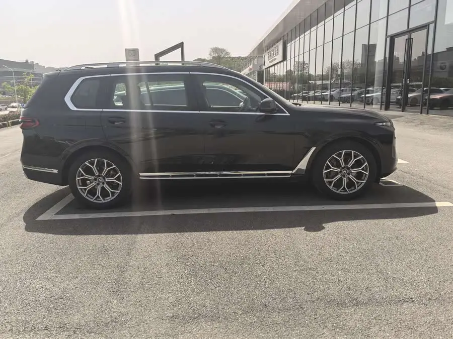 BMW X7 2023 xDrive40i Luxury Package