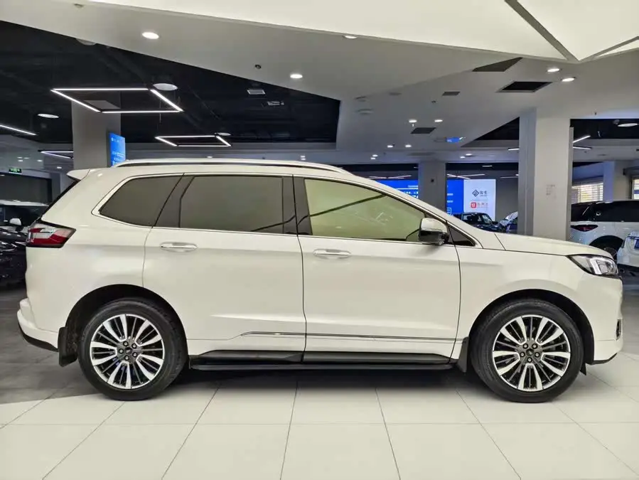 2020 Ford Edge EcoBoost 245 FWD Titanium 7-Seater