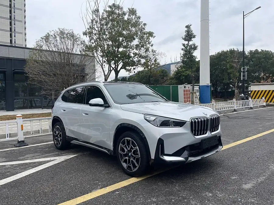 بي إم دبليو X1 2023 sDrive20Li حزمة تصميم X