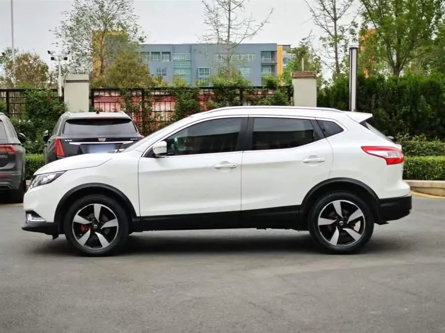 نيسان إكس-تريل 2019 2.0 لتر CVT النسخة الذكية