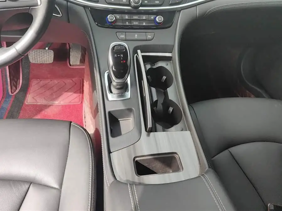 بيوك لاكروس 2021 فئة 652T الفاخرة