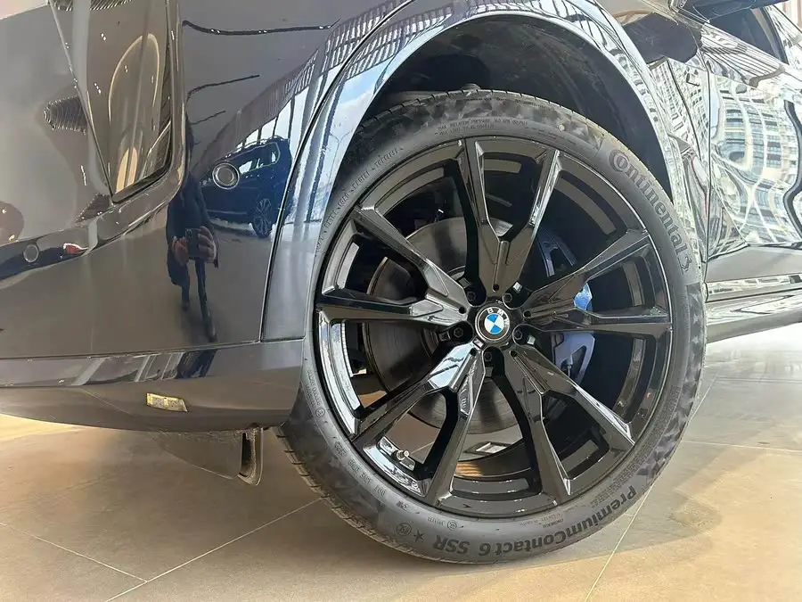بي إم دبليو X7 2023 xDrive40i الحزمة الرياضية التنفيذية M