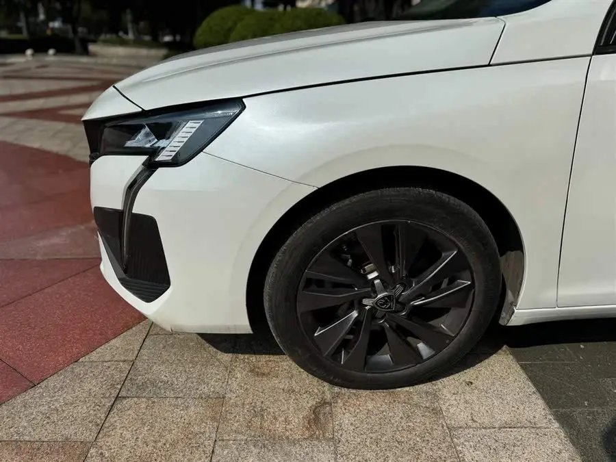 Peugeot 408 2022 1.6T Entry Edition