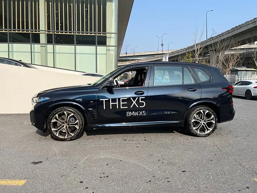 BMW X5 2023 xDrive 40Li M Sport Black Package