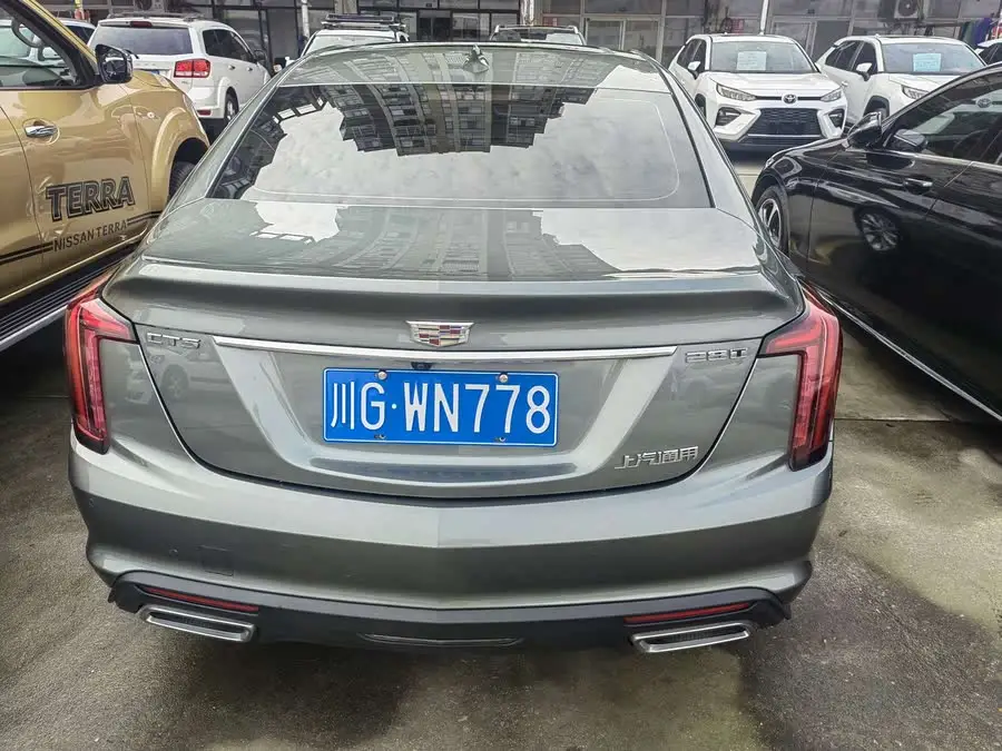 كاديلاك CT5 2023 28T الفاخرة (الإصدار القياسي)