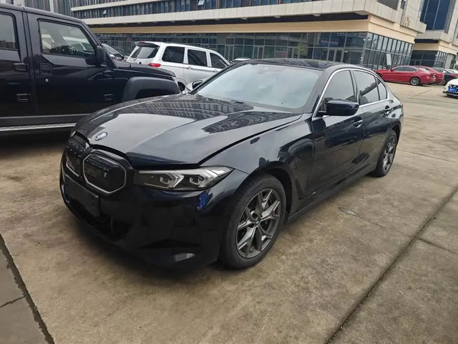 بي إم دبليو i3 2024 eDrive 35 L