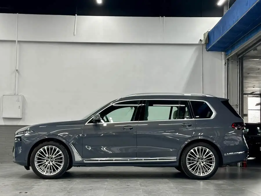 بي إم دبليو X7 2023 xDrive40i الطراز التنفيذي حزمة M الرياضية