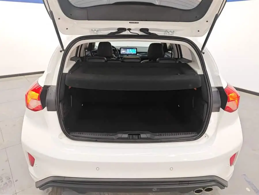 فورد فوكس 2021 هاتشباك إيكوبوست 180 أوتوماتيك تريند