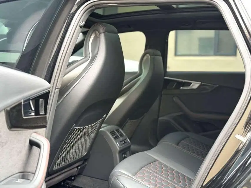 أودي RS 4 2023 RS4 أفانت إصدار الأسود