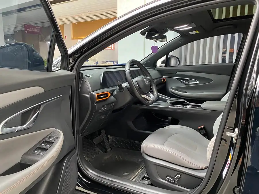 شانجان UNI-T 2022 1.5T الفاخرة