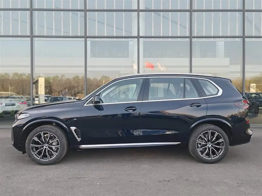 بي إم دبليو X5 2023 موديل xDrive 30Li M حزمة رياضية