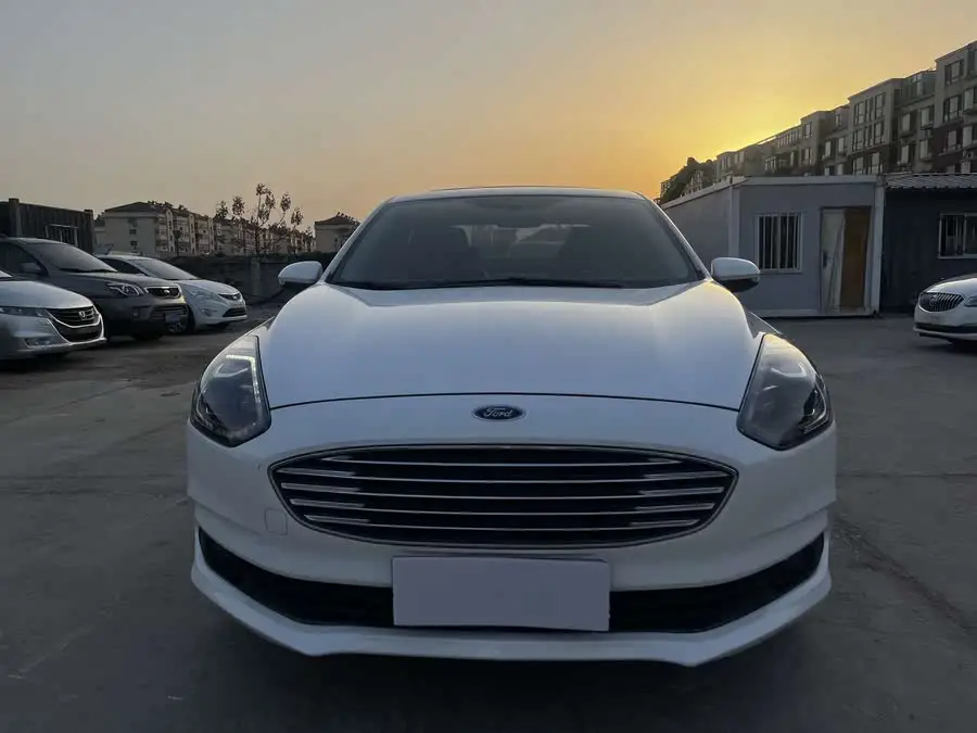 فورد فوكس 2019 موديل مُعدل 1.5 لتر أوتوماتيكي نسخة استمتاع معيار وطني V