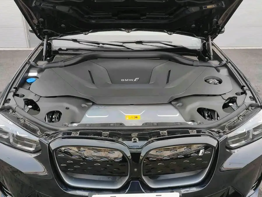 BMW iX3 2024 Leading Model