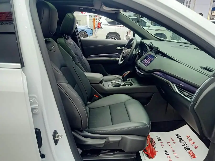 كاديلاك XT4 2021 28T طراز فني للدفع الأمامي