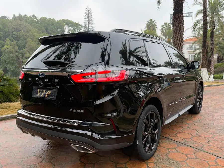 2021 Ford Edge PLUS EcoBoost 245 FWD Platinum 5-Seater