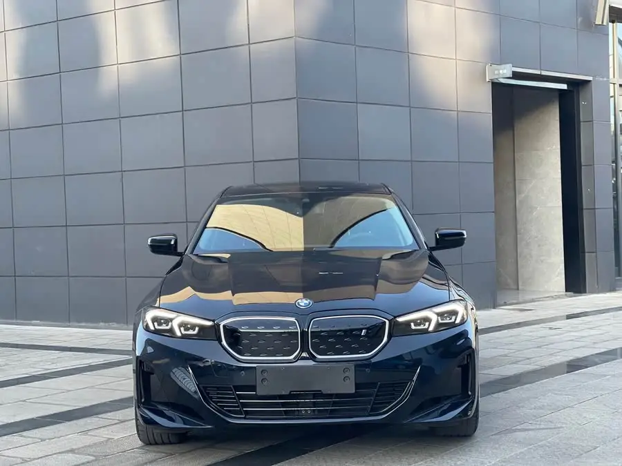 بي إم دبليو i3 2024 eDrive 40 L حزمة الليل