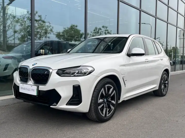 BMW iX3 2023 Leading Edition