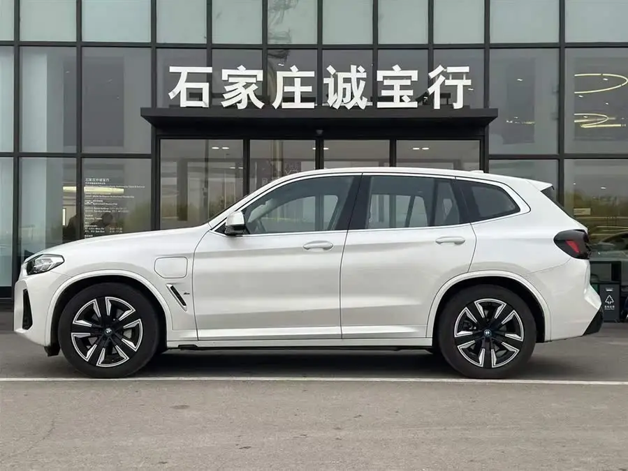 BMW iX3 2023 Leading Model