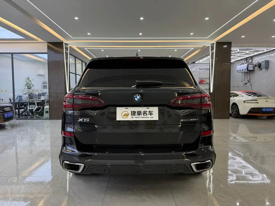 بي إم دبليو X5 2022 xDrive 40Li M حزمة رياضية