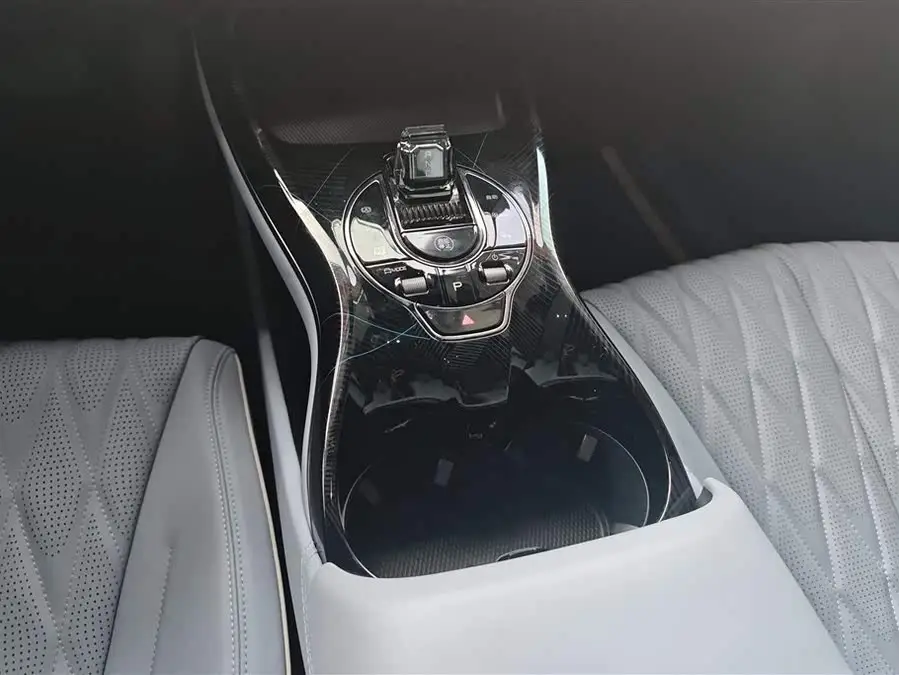 سيال 2022 موديل 550 كم النسخة النخبوية ذات الدفع الخلفي المدى القياسي