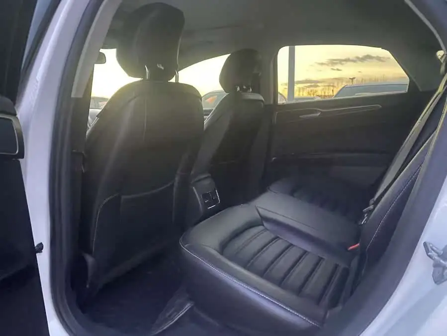 2020 فورد مونديو إيكو بوست 200 تريند