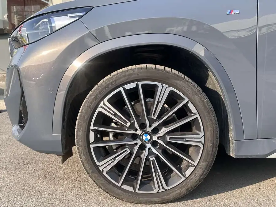 بي إم دبليو X1 2023 sDrive25Li حزمة M الرياضية