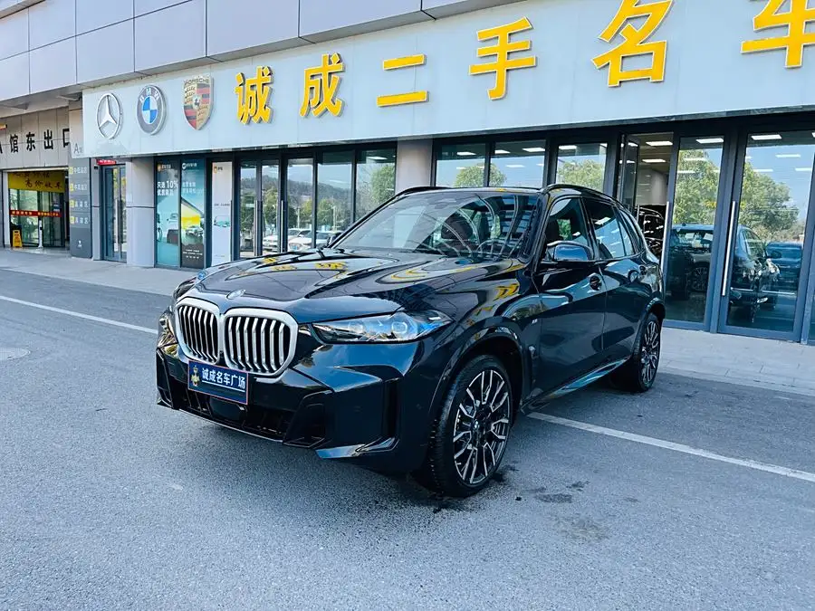 بي ام دبليو X5 2023 xDrive 40Li M حزمة رياضية