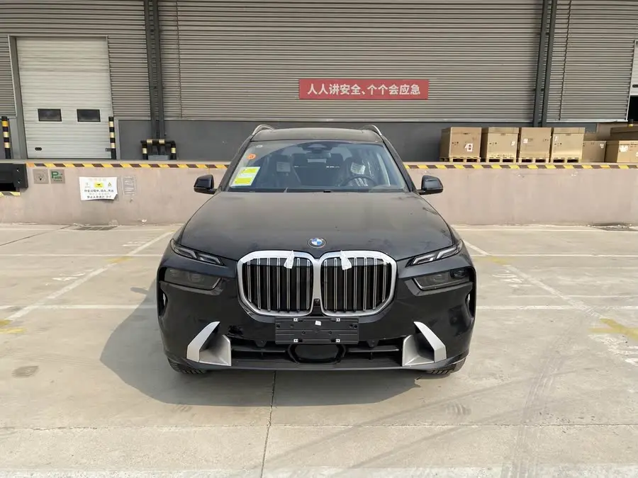 بي إم دبليو X7 2024 طراز xDrive40i حزمة فاخرة