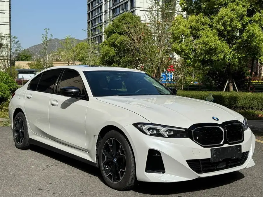 بي إم دبليو i3 2023 طراز eDrive 40 L حزمة الليل