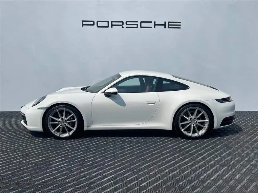 بورش 911 2023 كاريرا 4 3.0T