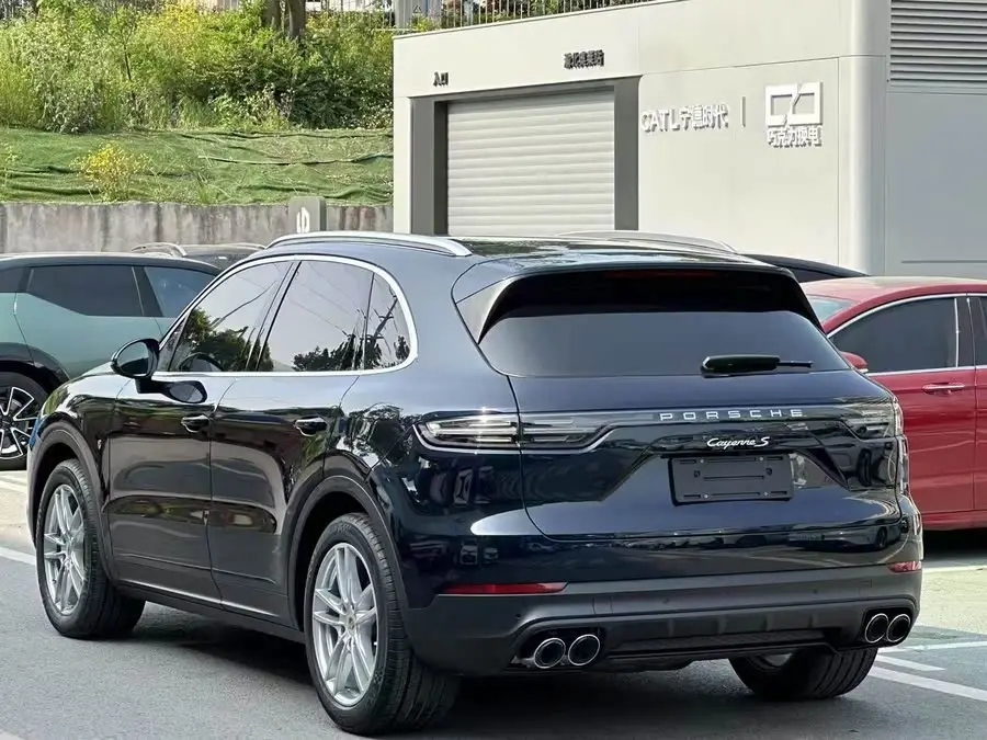 2022 Cayenne 3.0T Platinum Edition