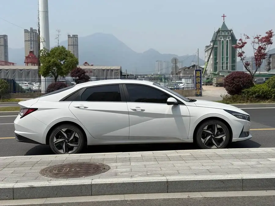 2023 Hyundai Elantra 1.5L CVT LUX Edition