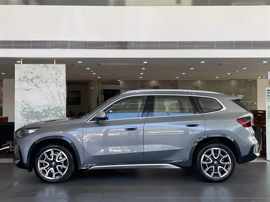 BMW X1 2023 sDrive25Li حزمة التصميم X