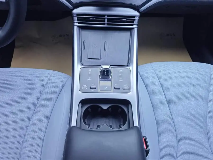 سيلاين 2024 إصدار المجد DM-i 1.5L 121كم الفئة الفاخرة