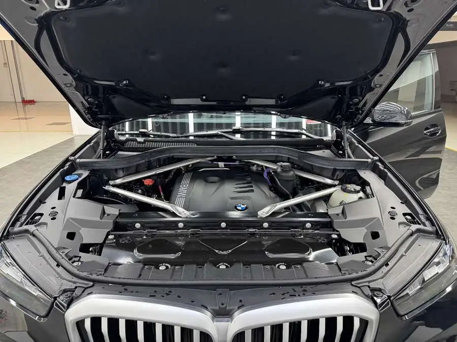 بي إم دبليو X5 2023 xDrive 40Li M حزمة رياضية ليلية