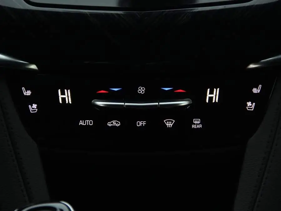 كاديلاك XT6 2022 2.0T فاخرة ستة مقاعد دفع رباعي