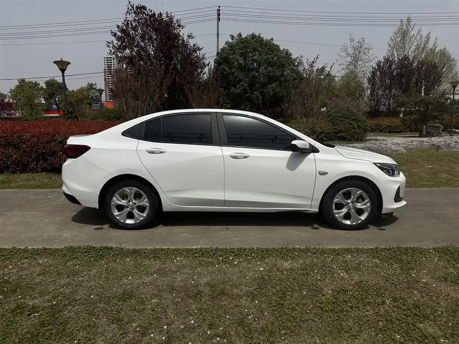 2021 شيفروليه كافاليير 325T أوتوماتيكي إصدار زينيي