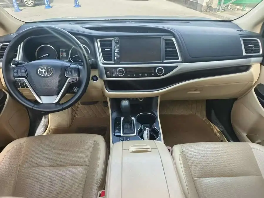 هايلاندر 2021 2.0T النسخة الفاخرة ذات الدفع الرباعي 7 مقاعد