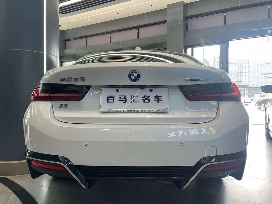 بي إم دبليو i3 2024 eDrive 40 L حزمة الرياضة الليلية