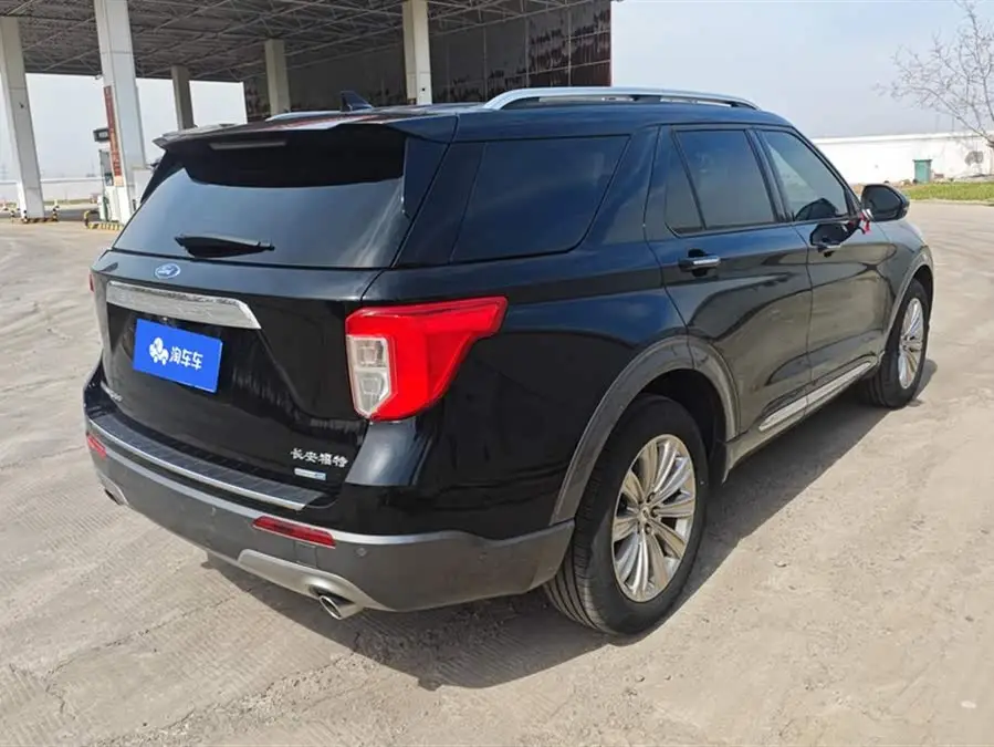 مستكشف 2020 EcoBoost 285 نسخة Titanium للدفع الرباعي 6 مقاعد