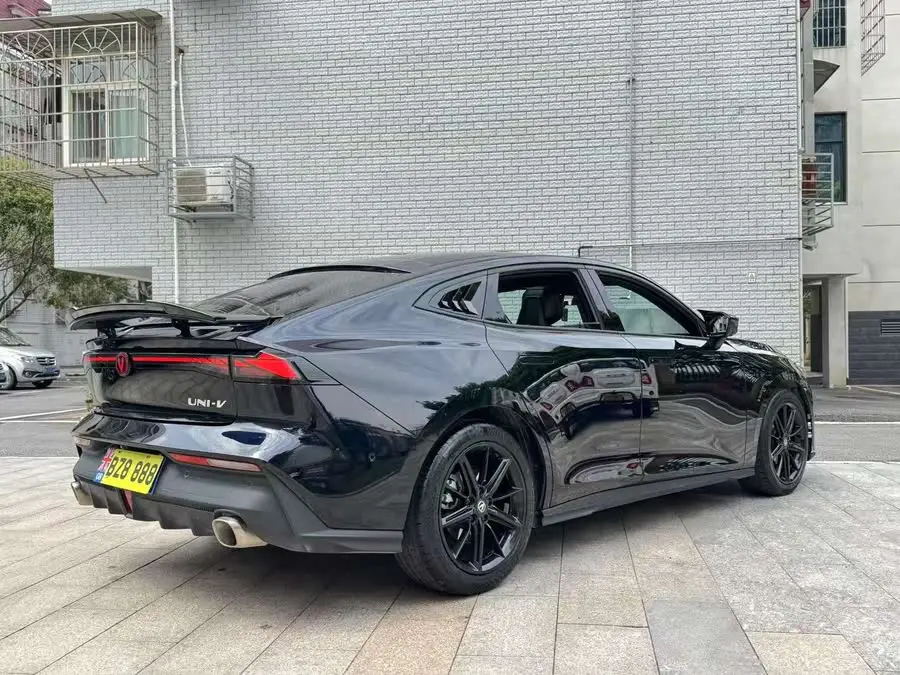 Changan UNI-V 2022 1.5T Smart Navigation Version