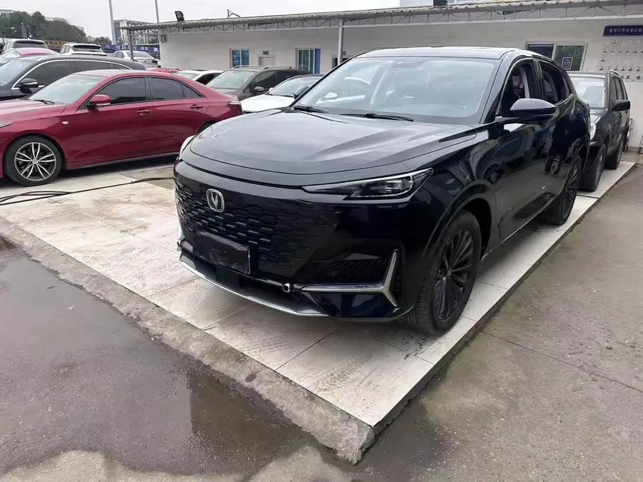 شانجان UNI-K 2021 2.0T نموذج التميز