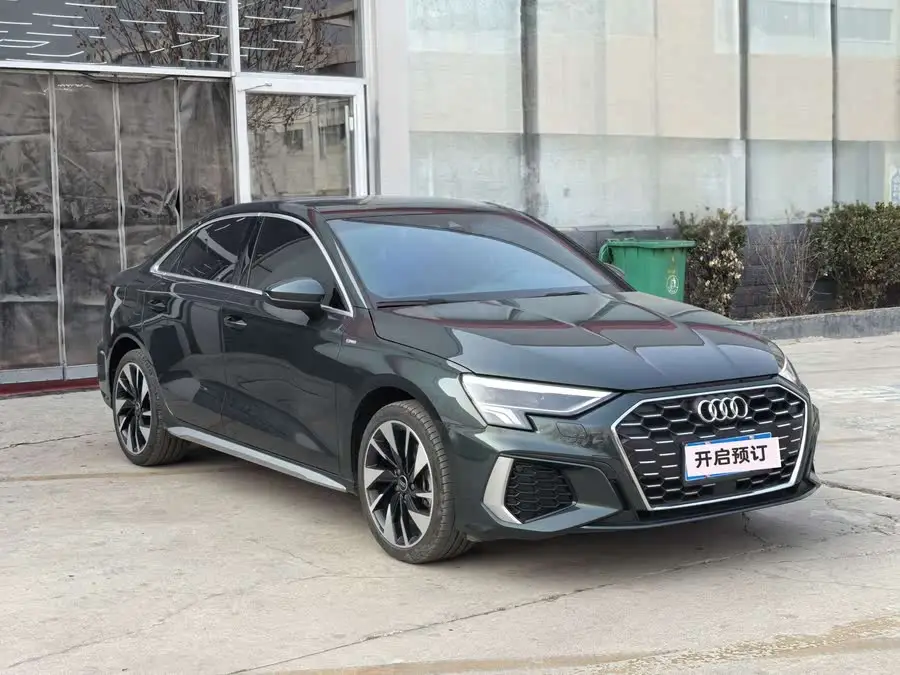 أودي A3 2024 طراز A3L ليموزين 35 TFSI الطراز الرياضي الأنيق