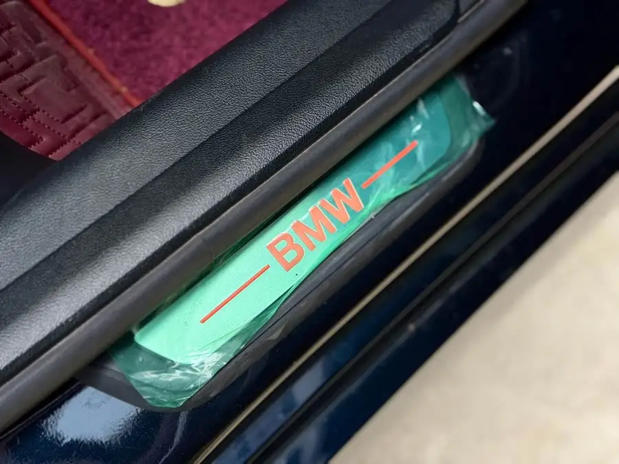 بي إم دبليو i3 2024 eDrive 40 L حزمة رياضية ليلية