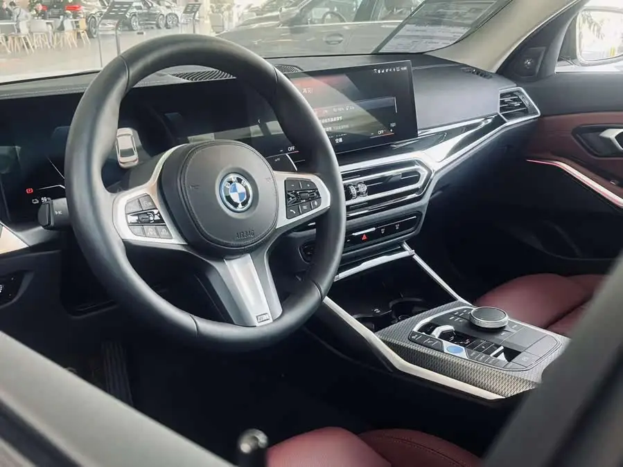 بي إم دبليو i3 2023 eDrive 40 L حزمة الليل